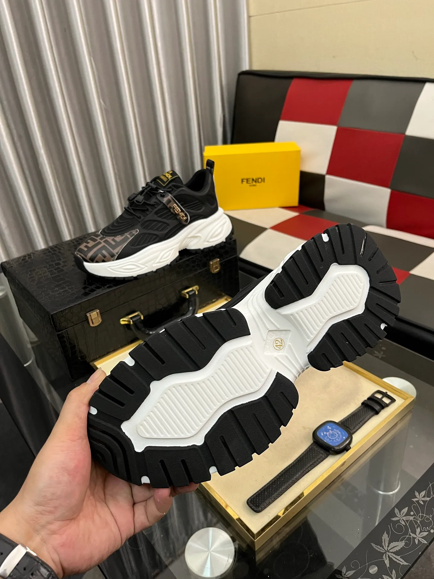 Men's Men's Shoes💰438⌚️⌚️[Fendi] Fendi's latest casual shoes for men! Available at counters simultaneously! A one-to-one replica of the original. Made entirely of imported top-grain calfskin, the interior is made of top-grain water-dyed cowhide, and the original factory-supplied rubber outsole. Leading new fashion concepts. Matching code: 38-44 2️⃣colors available